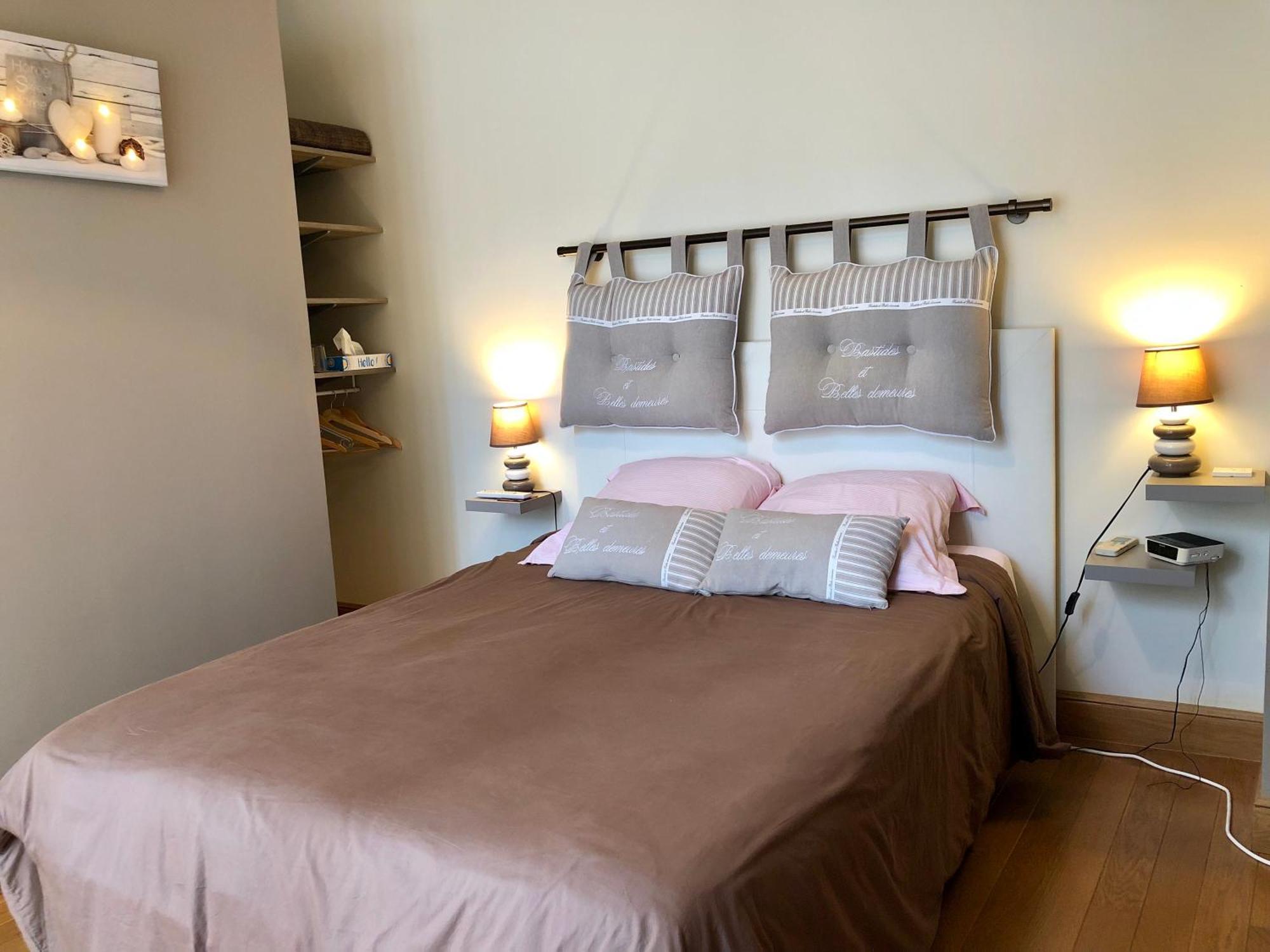 Deluxe Double Room Shower